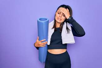 Embora possa parecer um pouco paradoxal começar hábitos virtuosos logo após uma grande noite com álcool e excessos alimentares, pesquisas mostram que podemos realmente nos beneficiar do “efeito recomeço”, em que um novo começo no calendário pode proporcionar uma tela em branco para iniciar hábitos melhores. Krakenimages.com/Shutterstock