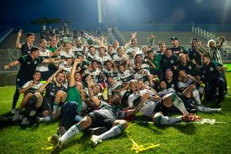 Elenco campeão da Sére B 