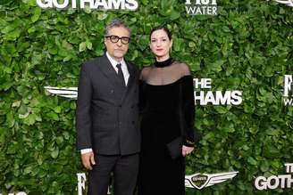 Kleber Mendonça Filho acompanhado de Emilie Lesclaux