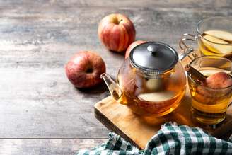 Conheça os benefícios do chá de maçã