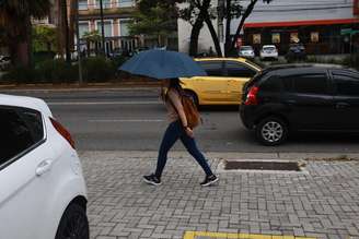 Partes da cidade entram em estado de atenção para alagamentos na tarde desta quarta-feira, 7 de julho.