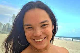 Renata Yassu Nakama estava apoiada em janela, segundo relatos