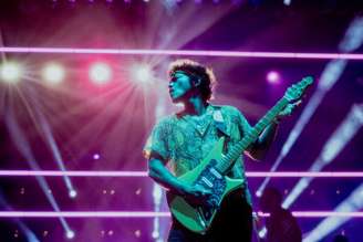 Bruno Mars toca guitarra em show do dia 4 de outubro no Morumbis