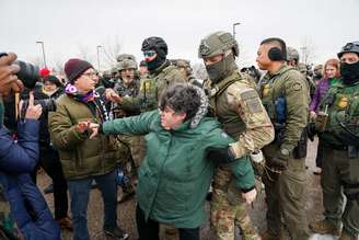 Agentes federais lançaram gás lacrimogêneo nos manifestantes