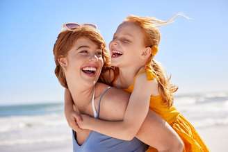 Contato frequente com água durante o verão pode causar incômodo no ouvido se alguns cuidados não forem adotados