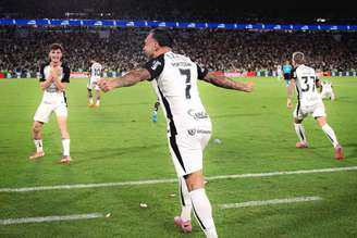 Maycon comemorando o título do Corinthians. 