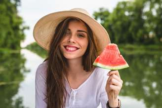 Certos alimentos ajudam a enfrentar o calor e contribuem para o emagrecimento