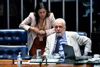 Jaques Wagner, afirma trabalhar para garantir os votos necessários à aprovação de Jorge Messias para o STF, apesar da resistência na Casa.