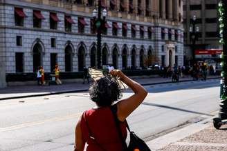 Sol forte e calor no do Vale do Anhangabaú, região central de São Paulo.