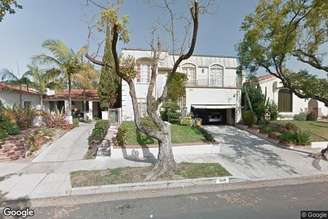 Em Los Angeles, destino favorito das celebridades, o cantor é dono de uma luxuosa casa