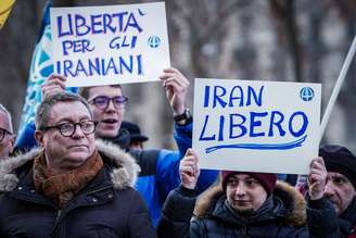 Manifestação em prol de ativistas iranianos em Turim, na Itália