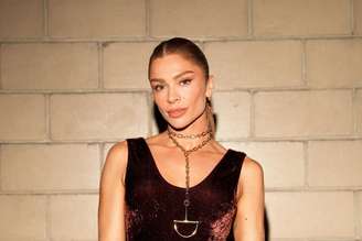 Grazi Massafera posando para foto