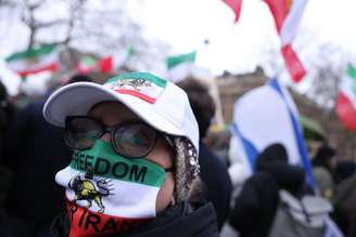 Ato em defesa de manifestantes no Irã em Londres, capital do Reino Unido