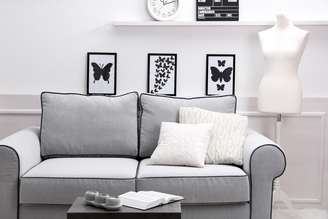 Instalar gravuras de borboletas na sala é importante para chamar a alegria, segundo o feng shui