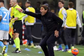 Antonio Conte perdeu a compostura na beira do campo após pênalti para a Inter contra o Napoli