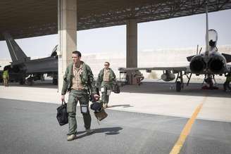 Alguns militares americanos deixam base no Catar