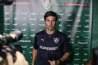 Maxi Cuberas em coletiva pelo Fluminense