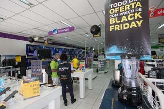 Alta do varejo restrito em novembro está ligada aos descontos da Black Friday, segundo analistas