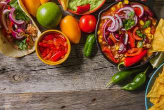 Intoxicações alimentares em viagens cresceram quase 50% em 2025