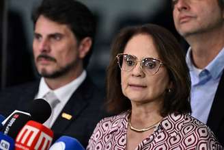 Damares reage a Malafaia, fala em 'orar' e diz que CPI analisa dados de igreja citada em investigações.