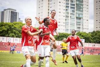 Jogadores do Internacional comemorando a vitória sobre o Nacional-SP, válida pela terceira fase da Copinha