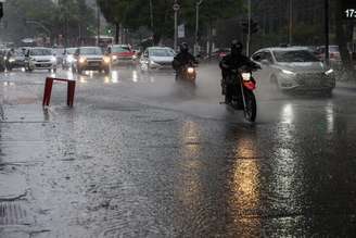 São Paulo deve ter queda de temperatura e chuva na próxima semana.