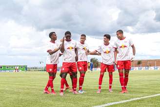 Jogadores do time sub-20 do Red Bull Bragantino. 