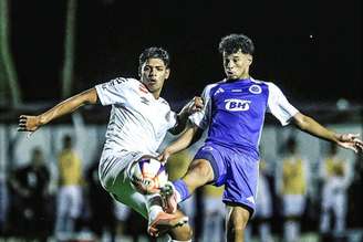 O Cruzeiro eliminou o Santos da Copa São Paulo nesta sexta-feira.