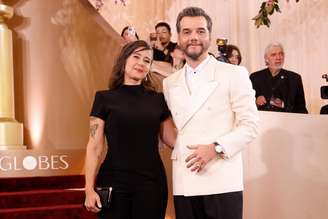 Wagner Moura e a esposa, Sandra Delgado, no Globo de Ouro
