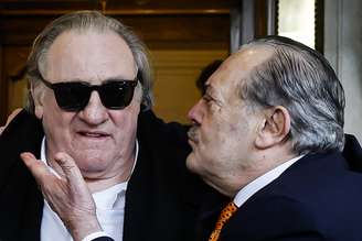 Barillari beijou bochecha de Depardieu durante reconciliação