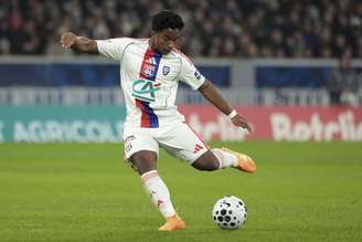 Atacante brasileiro é cobrado por Paulo Fonseca em meio a jejum e atuação apagada pelo Lyon