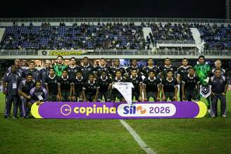 Time do Botafogo antes de partida na Copinha 