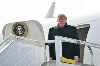 Trump desembarca em Zurique, na Suíça, após problema em avião