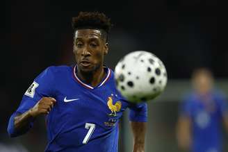 Coman em ação durante uma partida em Paris, na França, válida pelas eliminatórias para a Copa