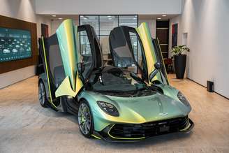 Novo Aston Martin Valhalla