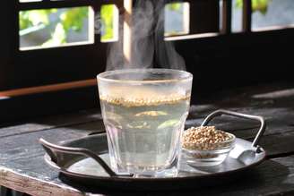 O chá de coentro é conhecido por equilibrar os três doshas: Vata, Pitta e Kapha