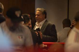 Júlio Casares deixa a presidência do São Paulo em meio a processo de impeachment.