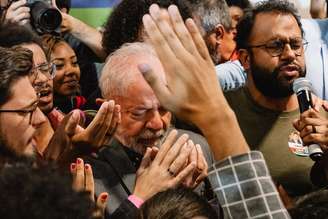 Encontro de Lula com lideranças evangélicas é registrado no documentário 'Apocalipse nos Trópicos', de Petra Costa
