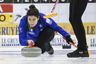 Decisão envolvendo a jogadora Angela Romei causou polêmica no país às vésperas das Olimpíadas