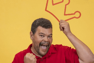 Com uma carreira consolidada no cinema e na televisão, Babu entrou no reality trazendo consigo vivências que influenciaram sua postura e seus posicionamentos dentro da casa