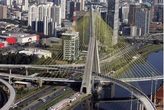 A Ponte Estaiada, que liga a Marginal Pinheiros à Avenida Jornalista Roberto Marinho