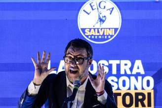 Vice-premiê se reuniu com o britânico Tommy Robinson