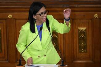 Presidente interina classificou como 'vergonhoso' agradecer por uma ofensiva