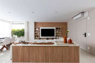 É possível transformar ambientes simples em espaços vivos e cheios de personalidade com o poder das plantas Projeto: Daniela Funari Arquitetura |