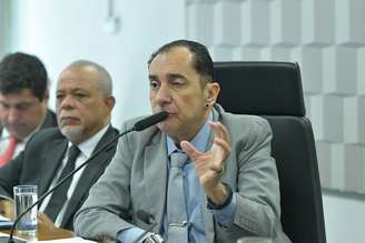 senador Jorge Kajuru (PSB-GO) durante CPI da Manipulação de Jogos e Apostas Esportiva (CPIMJAE), em 2024.