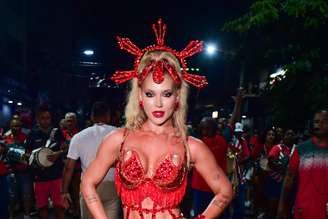 Virginia Fonseca durante o último ensaio de rua