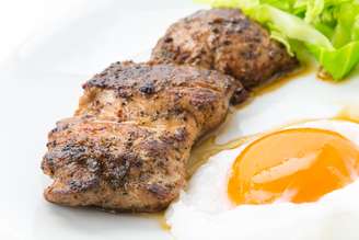 Carne ou ovo: o que tem mais proteína?