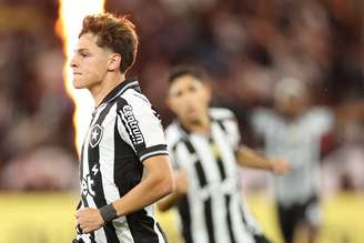 Montoro comemorando seu primeiro gol com a camisa do Botafogo 