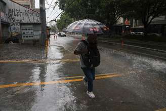 Pancadas de chuva devem ocorrer no fim das tardes.