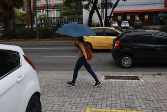 Cidade de São Paulo registra chuva nesta terça-feira, 27, e está em estado de atenção para alagamentos